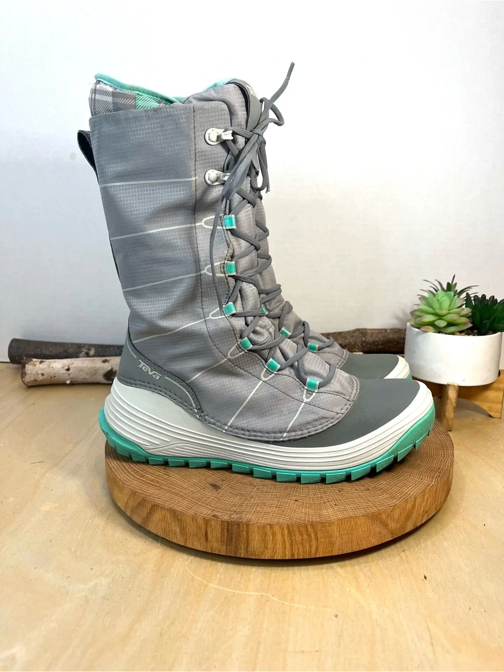 Teva Women’s Jordanelle Waterproof Winter Snow Boots Size 8